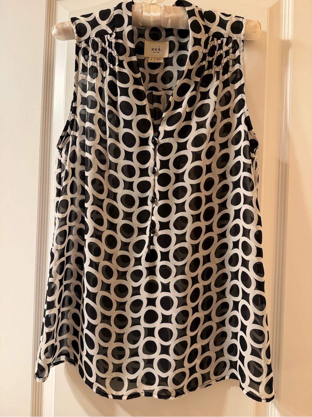 ECI Black and White Sleeveless Top Geometric Circle-Print